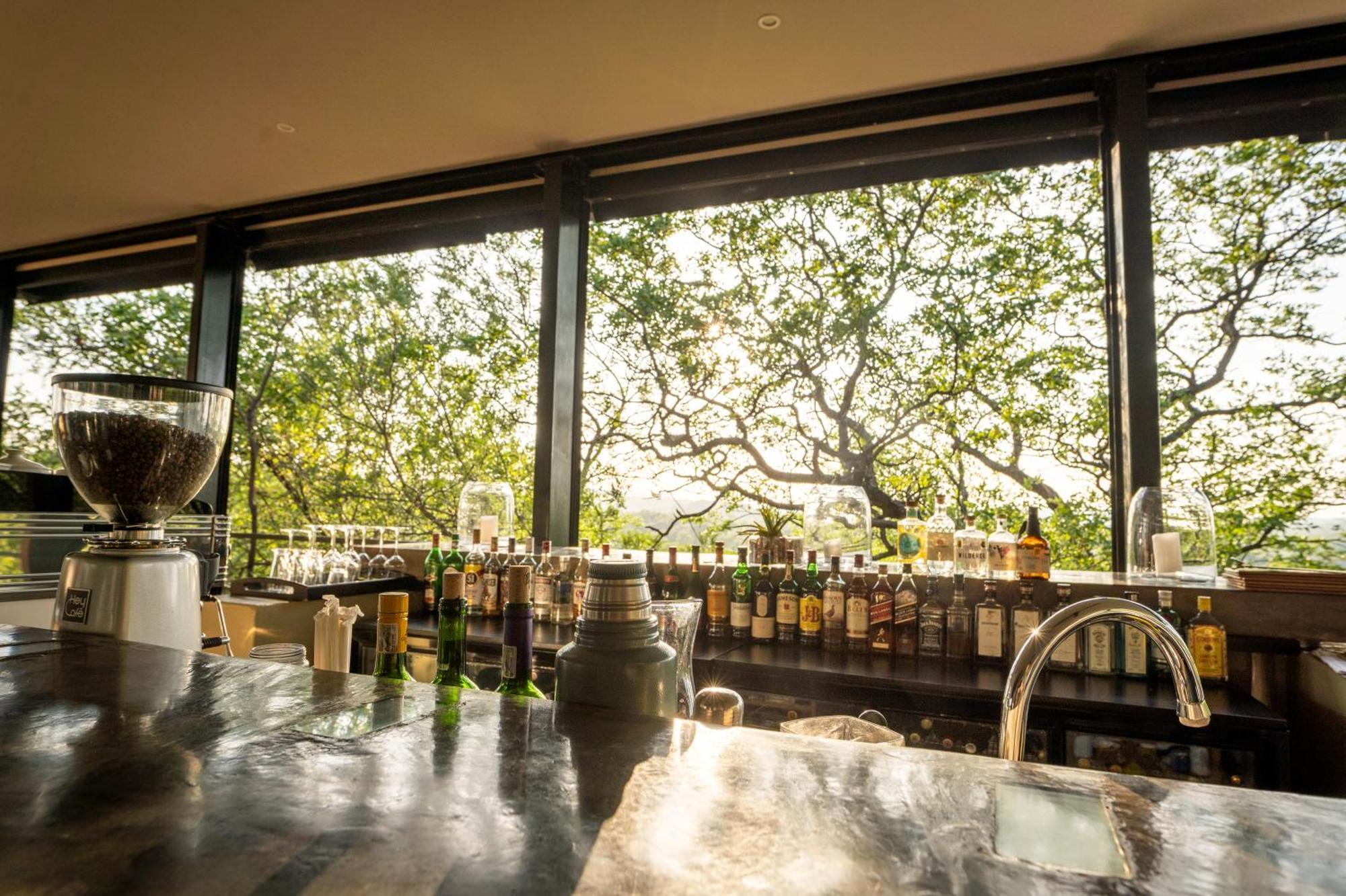 The Outpost Hotel Pafuri Gate ภายนอก รูปภาพ